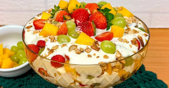 Sobremesas: Salada de Frutas Festiva para o Final de Ano: Refrescante e Colorida