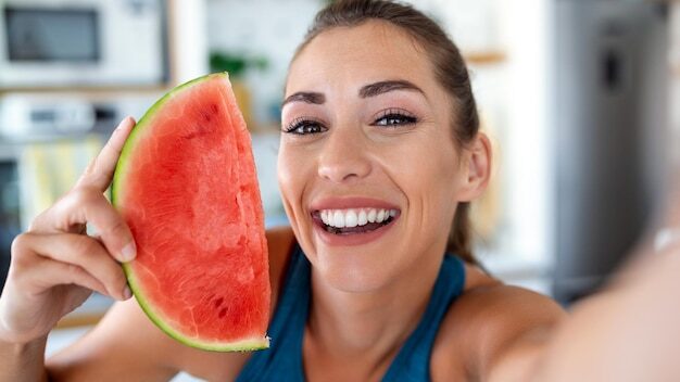 Benéficos das Frutas: Benefícios da Melancia: A Fruta Ideal para o Verão e Sua Aposta de Consumo