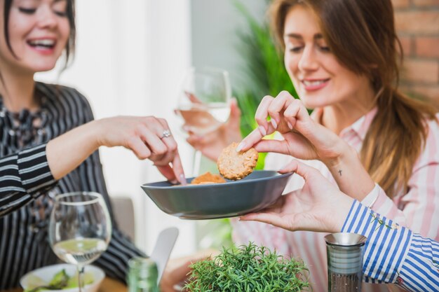 wBolos: O Que Servir de Lanche Antes do Almoço para os Convidados, Dicas Práticas e Deliciosas 