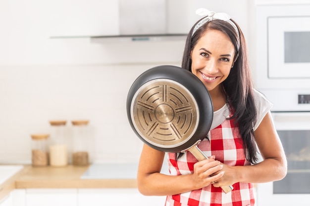 Sobremesas: Panelas: Qual o Melhor Material para Cozinhar? Descubra as Melhores Opções para Sua Cozinha 