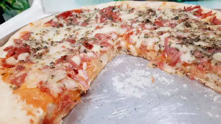 Pizza de Queijo e Mortadela Fácil já Faça ai na sua Casa