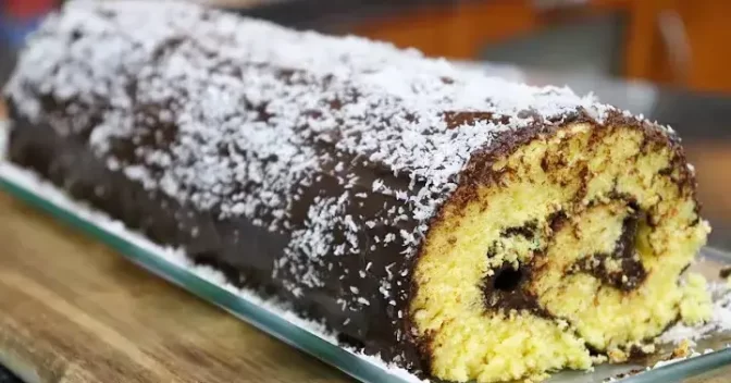 Sobremesas: Torta de Pão de Ló com Recheio e Cobertura de Chocolate um Delícia