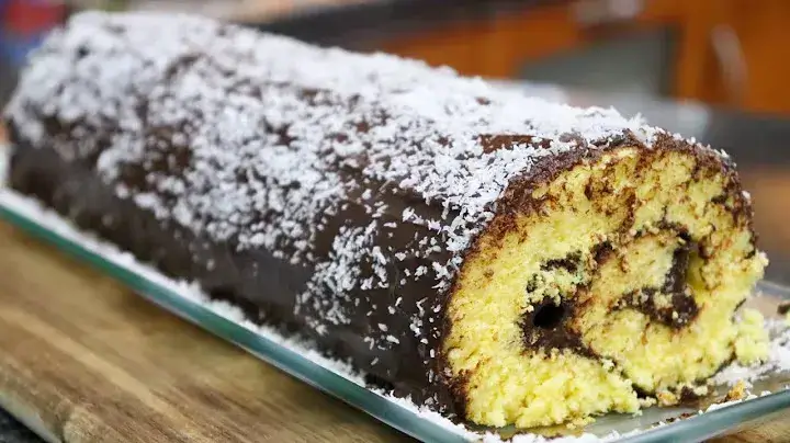 Torta de Pão de Ló com Recheio e Cobertura de Chocolate um Delícia