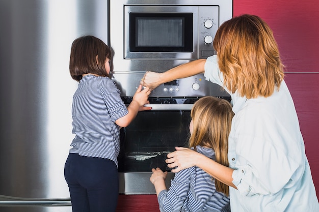 Forno Elétrico de Embutir: Como Escolher o Ideal para Sua Casa