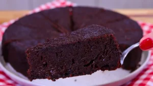 Bolo Cremoso de Chocolate de Liquidificador: Delícia Quentinha ou Geladinha para Todo Mundo
