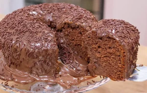 Bolo Vulcão de Chocolate: Com Brigadeiro Cremoso para Deixar Todos com Água na Boca