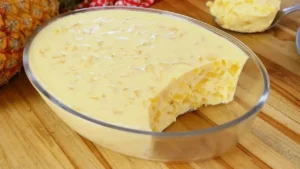 Geladão de Abacaxi Cremoso e Refrescante: A Sobremesa Perfeita para o Verão