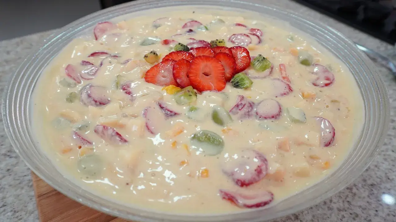 Receita Salada de Frutas Cremosa, é Uma Delicia Após o Almoço