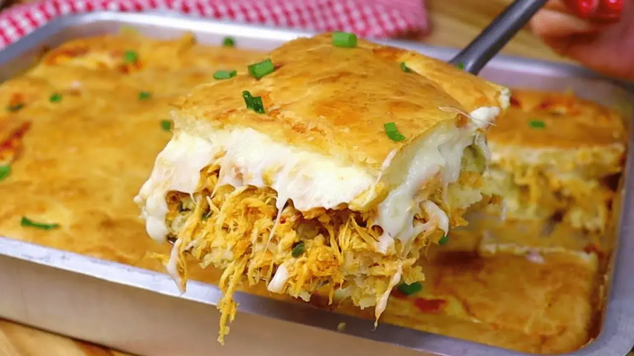 Torta Salgada de Liquidificador: Massa Leve e Fofinha com Recheio de Frango e Requeijão