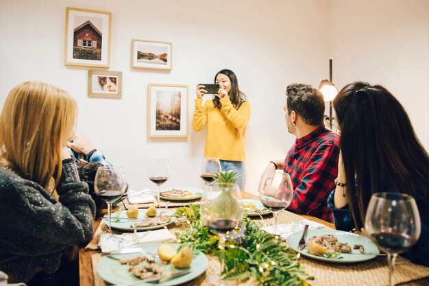 A Arte de Fazer um Jantar Memorável: 8 Passos para Impressionar Seus Convidados