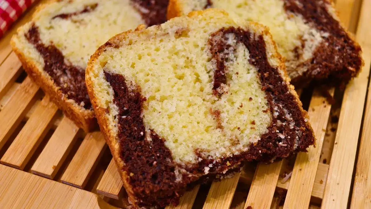 Bolo Mesclado de Coco com Chocolate: Uma Explosão de Sabor e Textura Fácil