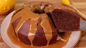 Bolo Pão de Mel Simples e Fofinho com Doce de Leite: Já Faça Para o Café