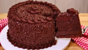 Bolo de Chocolate Recheado, Imagina essa Delícia com um Cafezinho