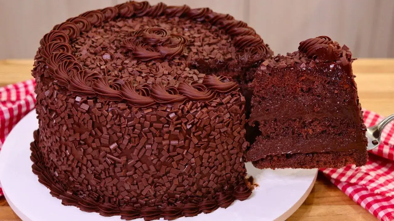 Bolo de Chocolate Recheado, Imagina essa Delícia com um Cafezinho