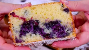 Bolo de Mirtilo com Iogurte: Fofinho, Fácil e Irresistível