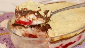 Bombom na Travessa Cremoso com Morango e Chocolate: Essa Sobremesa é Perfeita já Faça