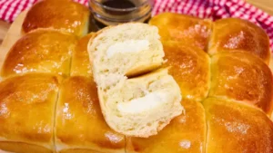 Descubra Como Fazer o Melhor Pão de Batata Recheado com Requeijão