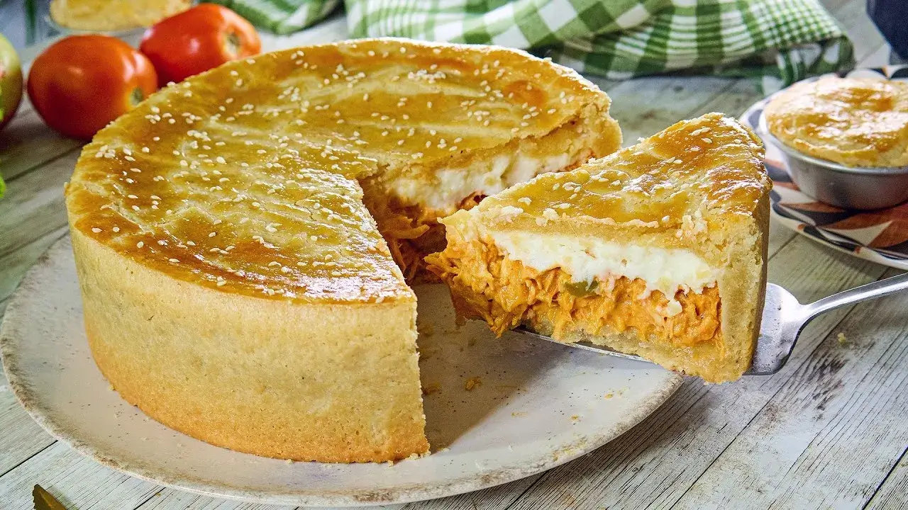 Empadão de Frango Mineiro com Massa Crocante e Única já Faça