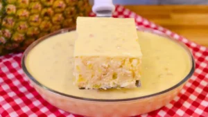 Geladão de Abacaxi Cremoso: Sobremesa Refrescante e Fácil para Dias de Muito Calor