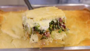 Torta de Brócolis com Bacon e Cebola Caramelizada: Uma Delícia Simples e Cremosa