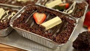 Bolo Gelado de Brigadeiro com Calda Cremosa na Marmitinha, Aprenda a Fazer o Melhor Bolo