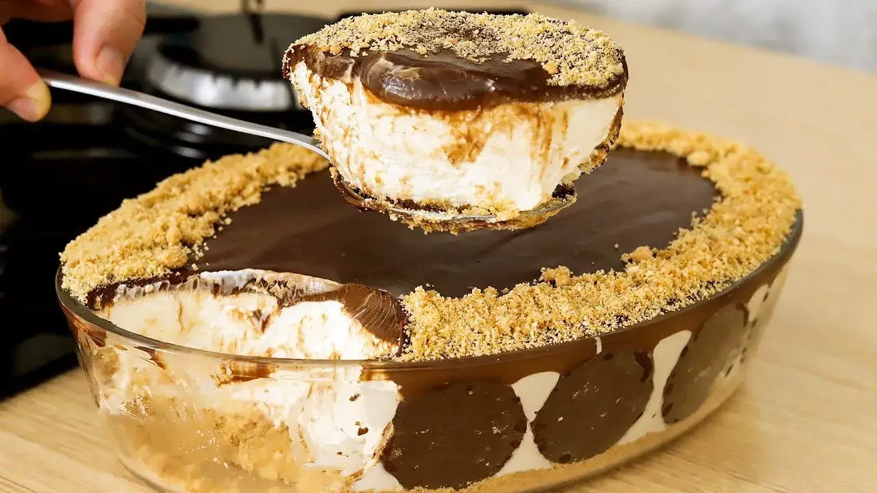 Aprenda a Fazer uma Deliciosa Torta Holandesa na Travessa com um Toque Econômico
