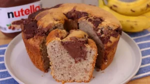 Bolo de Banana com Nutella de Liquidificador Fácil, Fofinho e Delicioso