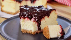Cheesecake de Frutas Vermelhas, A Sobremesa que Você Precisa Fazer Para o Domingo