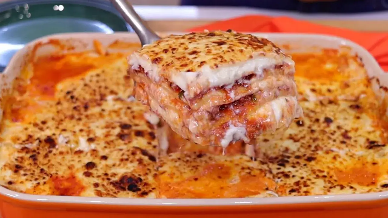 Lasanha de Carne Moída com Molho Cremoso: Faça Para o Almoço em Família