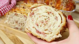 Pão Caseiro de Calabresa e Queijo: Receita Fácil Para Arrasar no Lanche