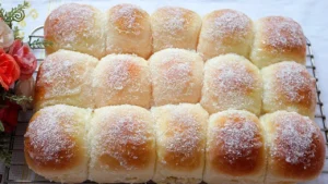 Pão de Leite Condensado: Receita Fofinha e Macia Para o Café da Tarde