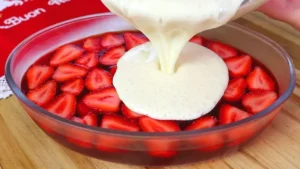 Sobremesa Cremosa de Natal: Gelatina de Morango com Mousse de Leite Ninho que Derrete na Boca