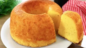 Bolo de Fubá com Creme de Leite: Massa Fofinha e Fácil para seu Café da Tarde