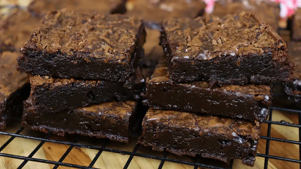 Brownie Tradicional Fácil e Molhadinho: Aprenda a Receita com Casquinha Crocante