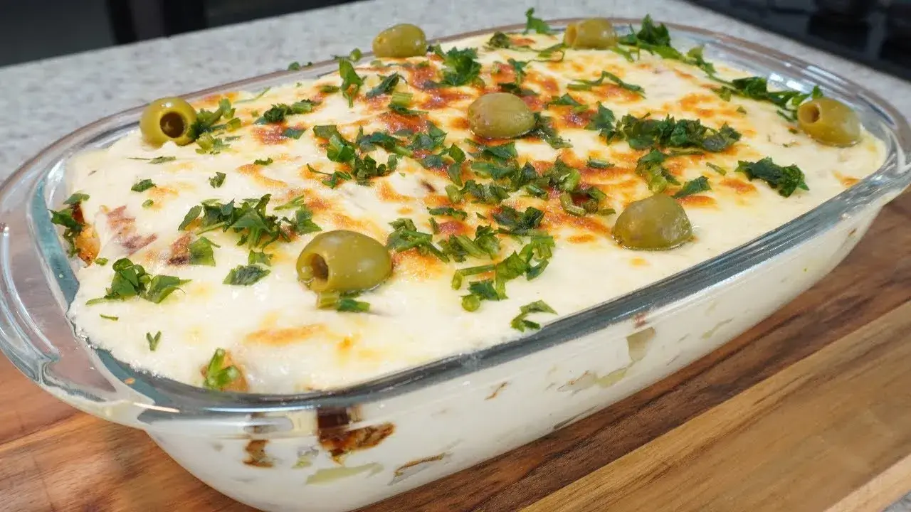 Filé de Tilápia Gratinado ao Molho Branco: Uma Explosão de Sabor e Cremosa Delícia