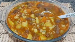 Sopa de Macarrão com Carne e Legumes: Receita Fácil, Saudável e Cheia de Sabor