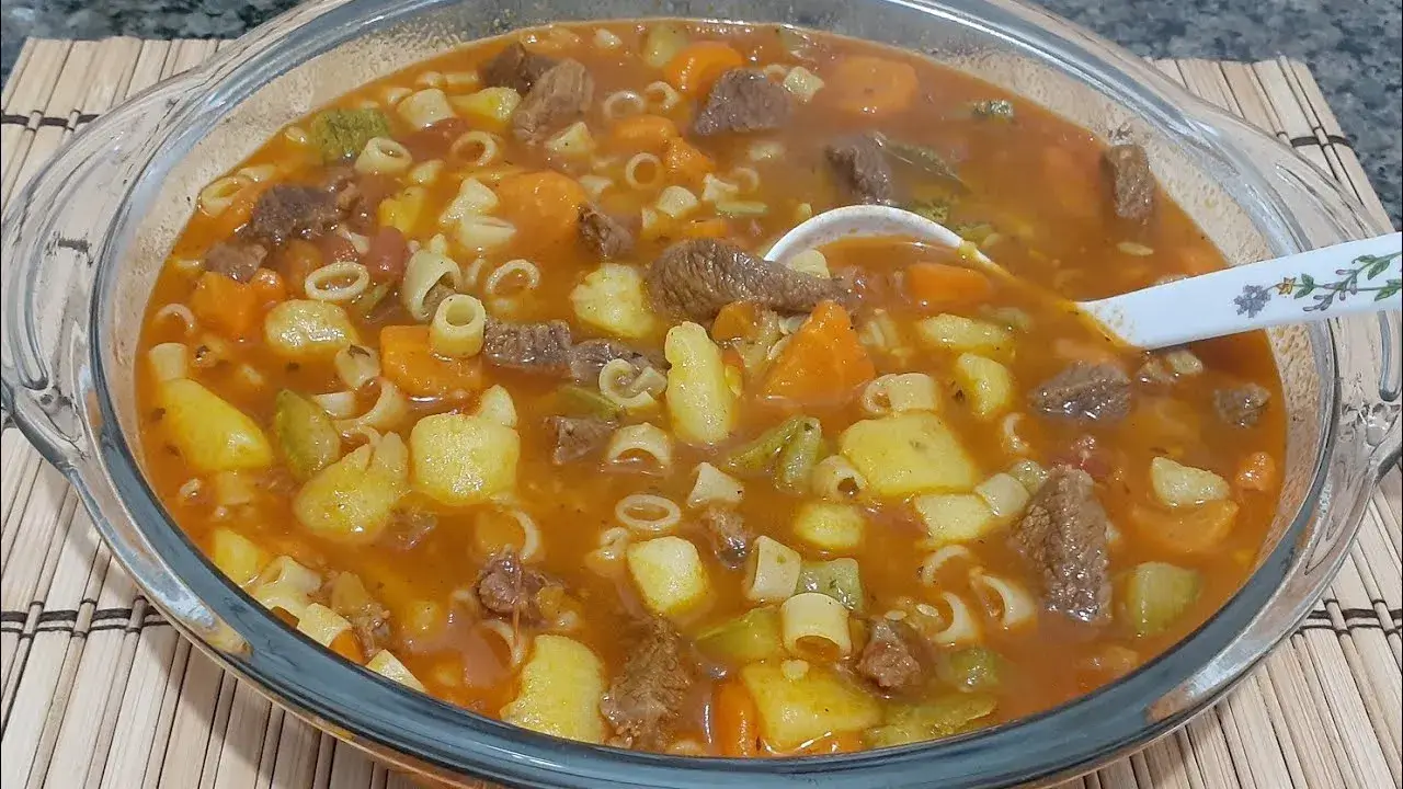 Sopa de Macarrão com Carne e Legumes: Receita Fácil, Saudável e Cheia de Sabor
