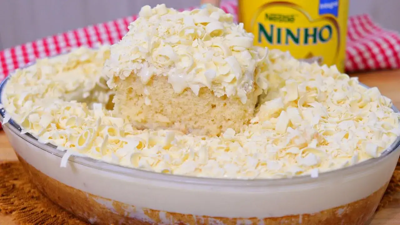 Bolo de Leite Ninho na Travessa: Fofura e Sabor Vamos Fazer?