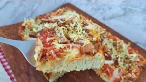 Pizza Siciliana de Cebola com Bacon: Massa Macia e Cobertura Saborosa