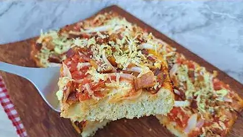 Pizza Siciliana de Cebola com Bacon: Massa Macia e Cobertura Saborosa