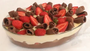 Sobremesa de Chocolate com Morango: Receita Fácil e Cremosa que Todo Mundo Vai Amar