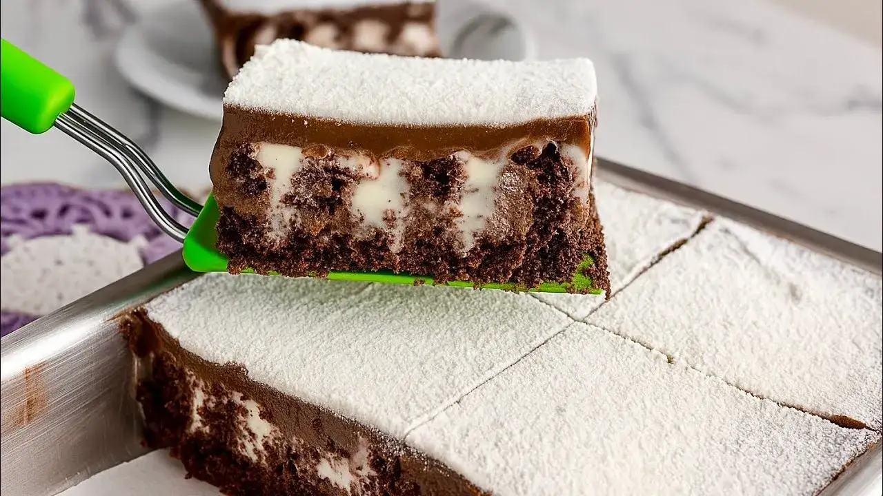 Bolo Gelado De Liquidificador Com Calda De Leite Ninho E Cobertura De Chocolate Perfeito