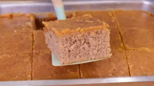 Bolo de Churro Fofinho com Casquinha Crocante: Essa Receita Você Precisa Fazer