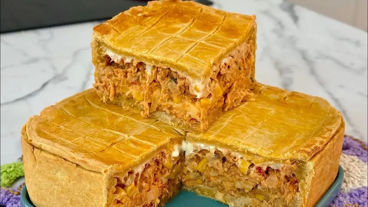 Empadão de Frango Cremoso e Massa que Desmancha na Boca, Vamos Fazer?