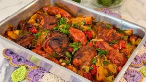 Frango Assado Douradinho com Batata e Linguiça: Receita Fácil e Bem Temperada