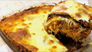 A berinjela à parmegiana é um prato perfeito para o dia a dia, seja para...
