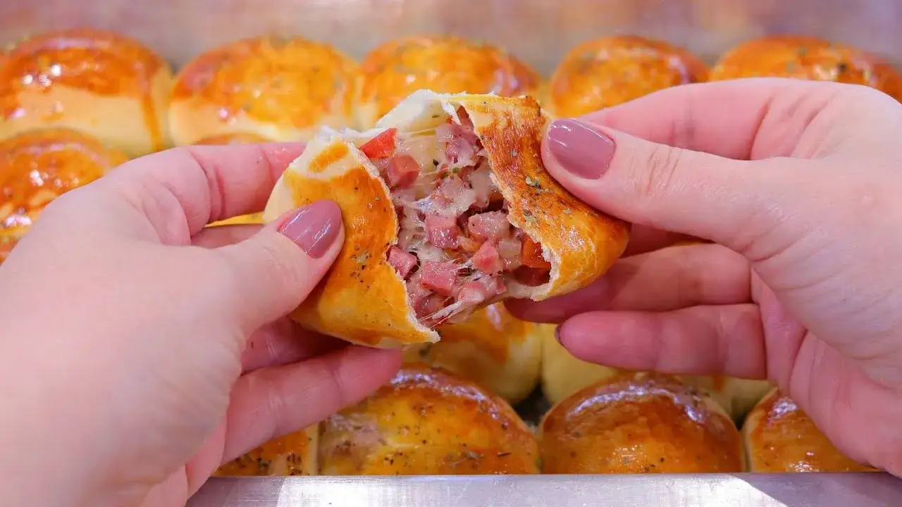 Mini Pãozinho Recheado de Calabresa com Queijo: Receita Fácil e Fofinha