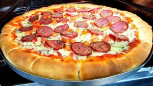 Pizza com Borda Recheada: Faça em Casa de Forma Simples e Saborosa
