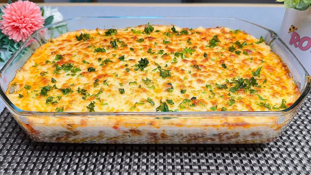Batata Gratinada Com Carne Moída e Molho Branco Cremoso