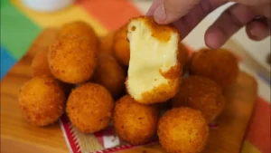 Bolinha de Queijo com 3 Ingredientes que Derrete na Boca